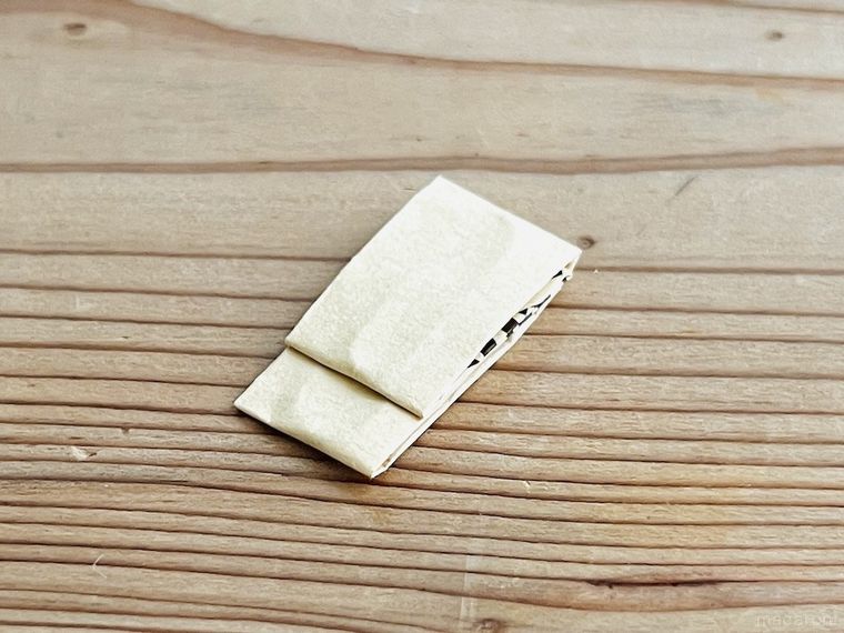 包装紙で作ったペーパークリップ