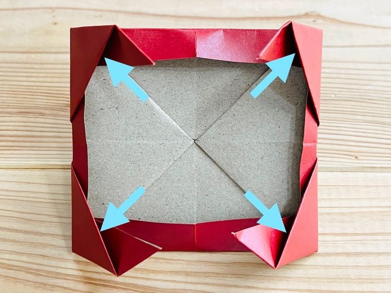 赤い紙で作った写真立て