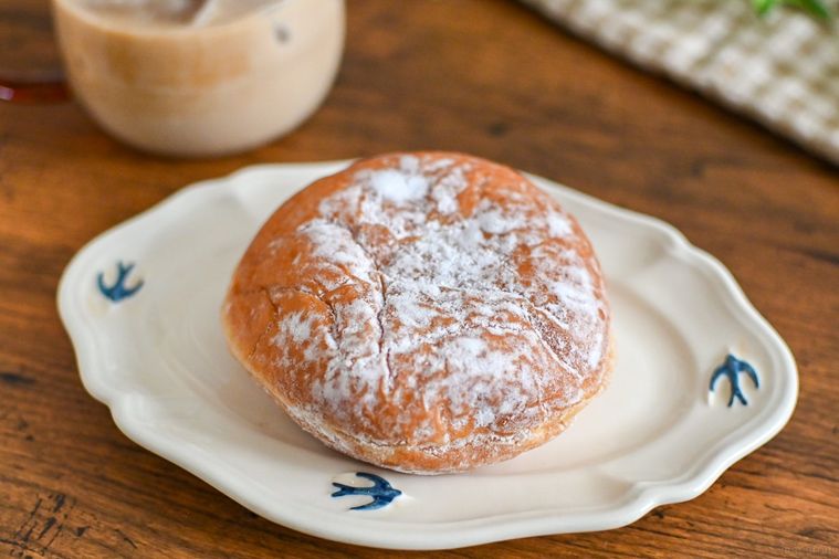 お皿にのったマラサダのアップ