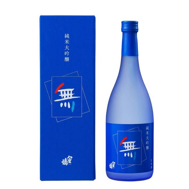 純米大吟醸 青乃無の箱とボトル