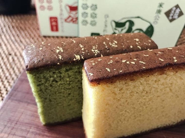 金箔ののった金箔入り特撰日光カステラ