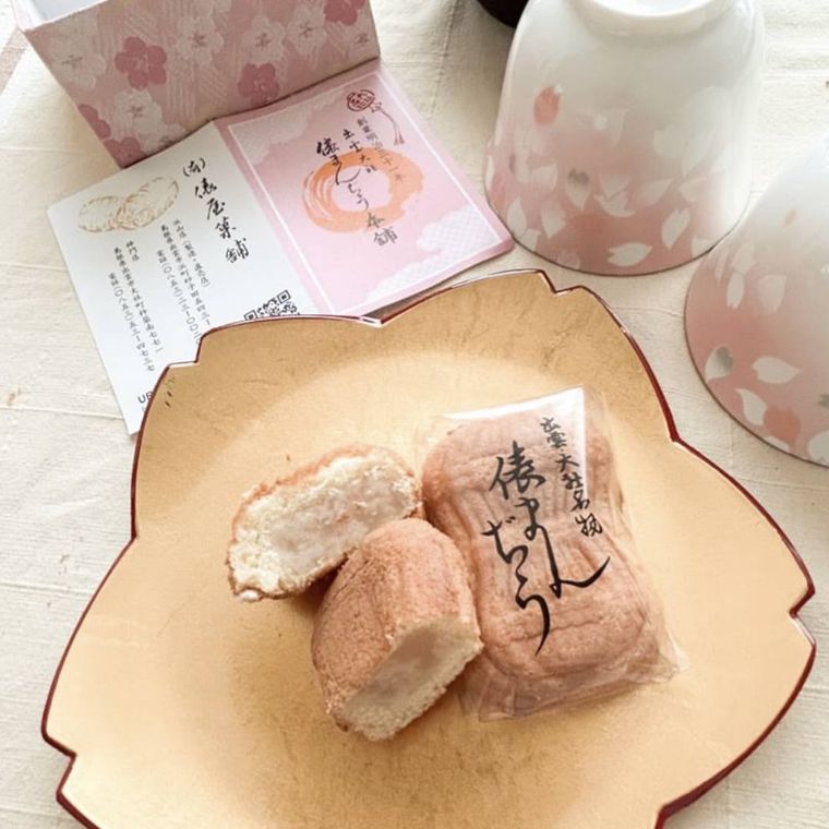 桜の器にのった一力堂の俵まんぢう