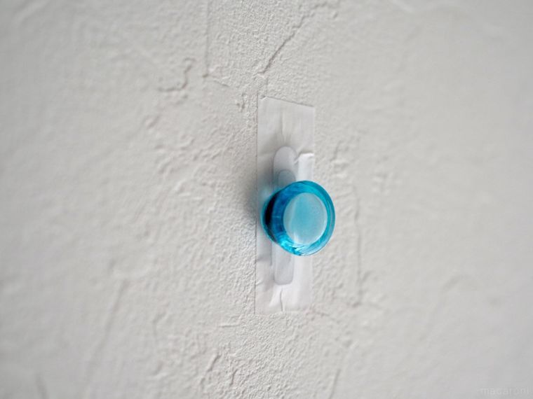 壁にマグネットをつけたところ