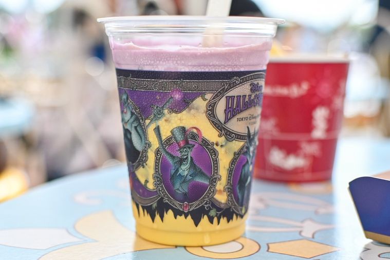 ドリンクのカップ