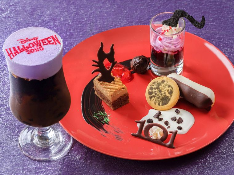 デザートプレートとドリンク