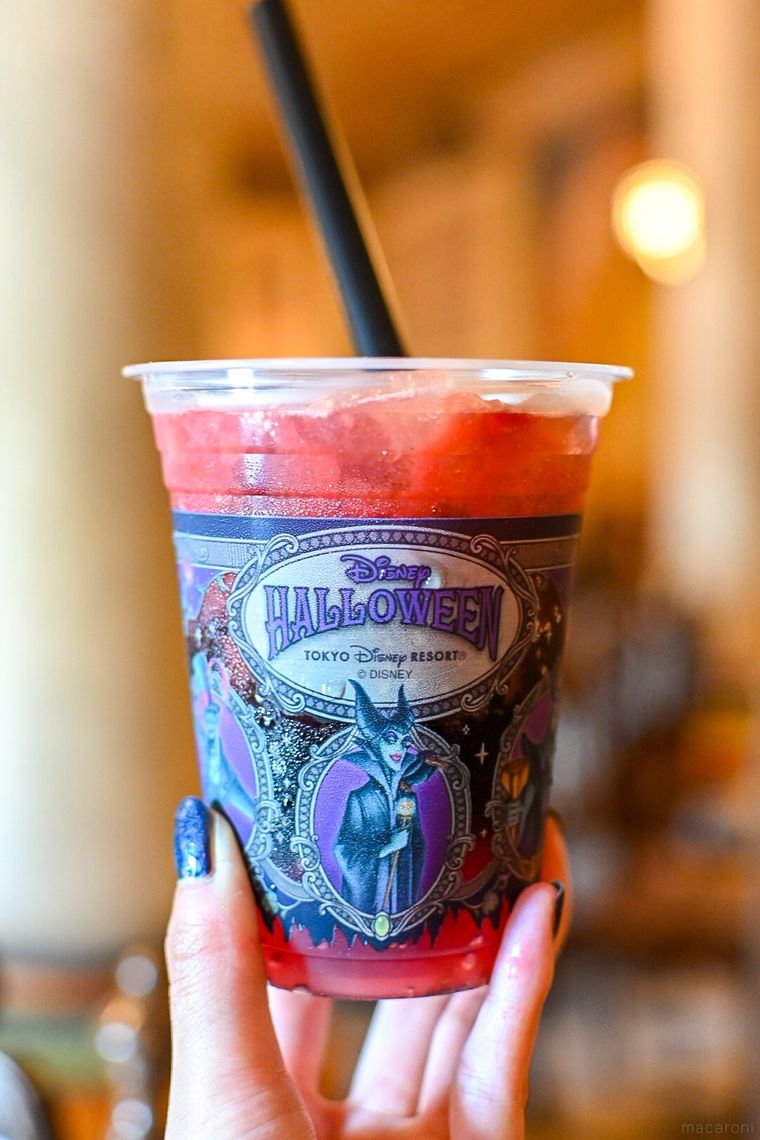 ドリンクを持っているところ