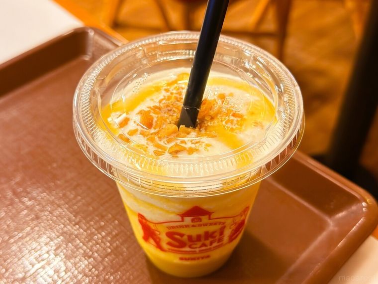 ストローがささったすき家のSukiシェイク 焼き芋