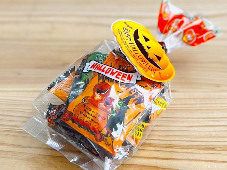 ハロウィン仕様のお菓子が詰め合わせになったアソートパック