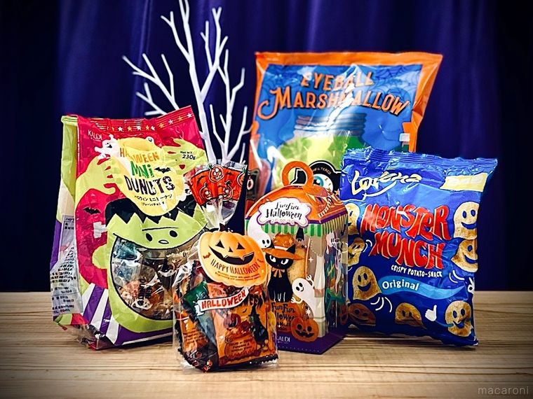 カルディのハロウィンスイーツが5種類並べられている様子