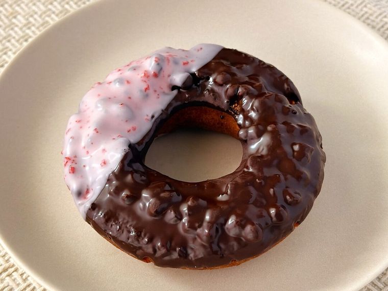 袋から取り出したブラックサンダーチョコファッション