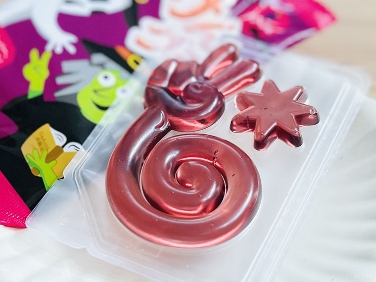 ハロウィンまけんグミを外袋から出した様子