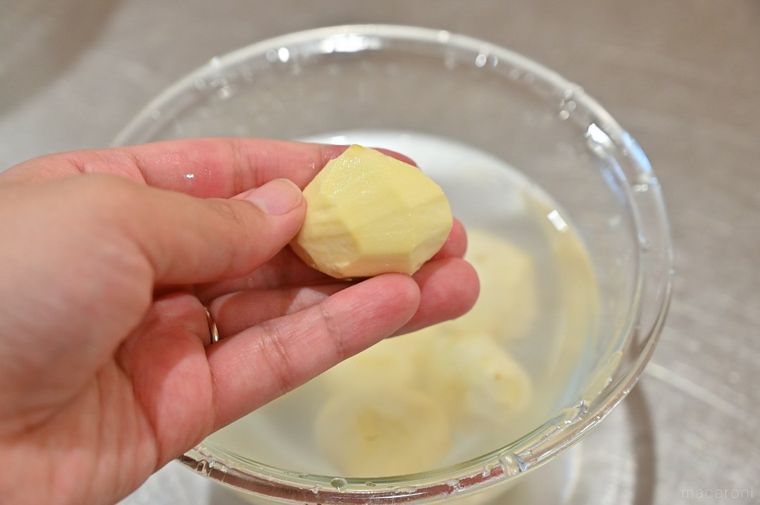 水に浸ける剥き方で皮を剥いた栗