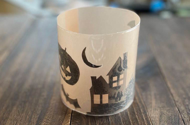 ペットボトルをカットして作ったハロウィンランタン