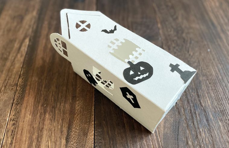 牛乳パックで作ったハロウィンランタン