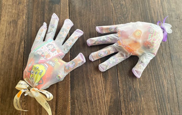 透明手袋を使ったハロウィンラッピング