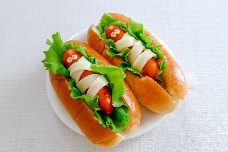 ぐるぐるミイラでホットドッグサンド