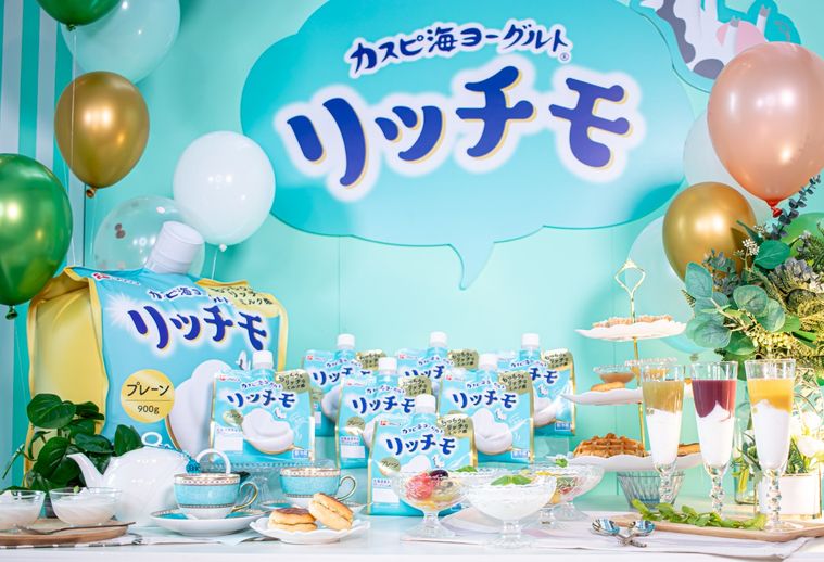 装飾品やアレンジメニューとともにテーブルの上に並んだフジッコリッチモ