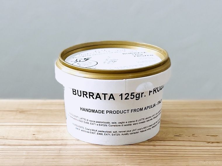 カルディのイタリア ブッラータ がテーブルに置かれている様子