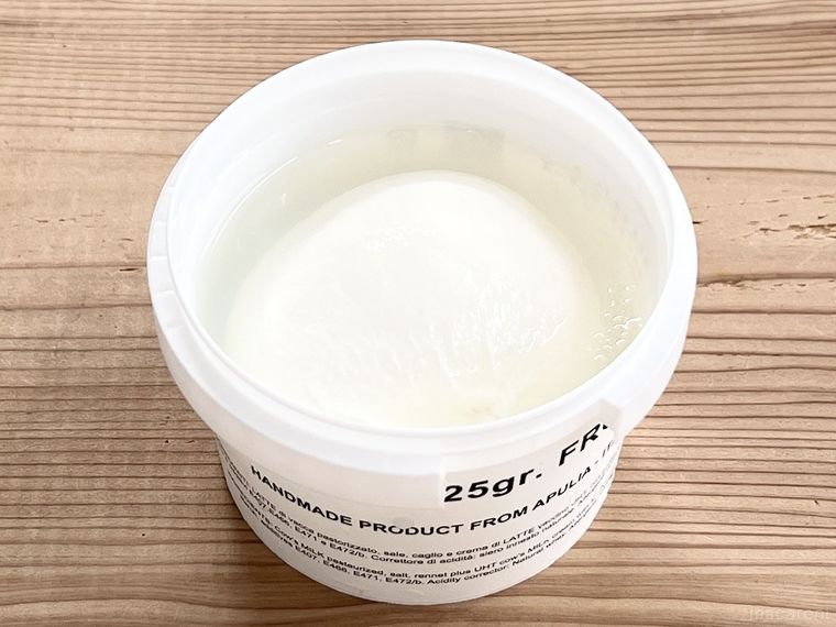 カルディのイタリア ブッラータ を開封した様子