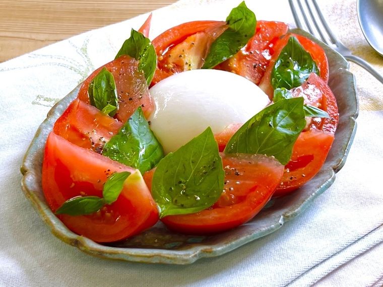 業務スーパーの冷凍ブッラータチーズで作ったカプレーゼ