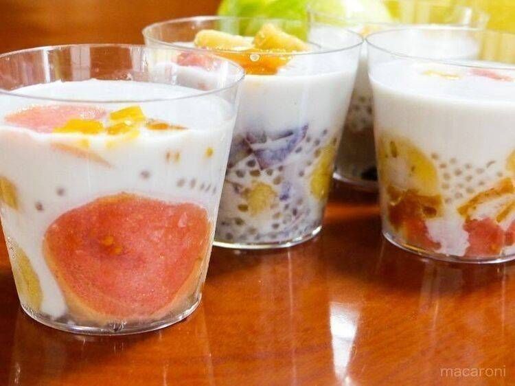 グラスに注がれたチェーが並んでいる