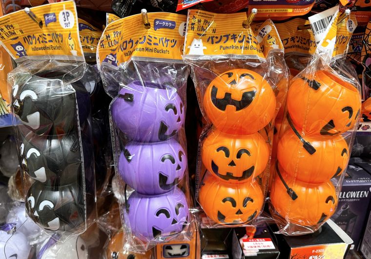 セリアハロウィンミニバケツのパッケージ