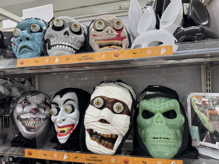 ダイソーのホラーマスク各種