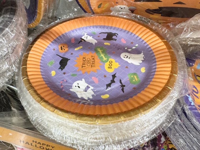 ダイソーのペーパープレートHW、CF、ラウンド、箔押し、6枚