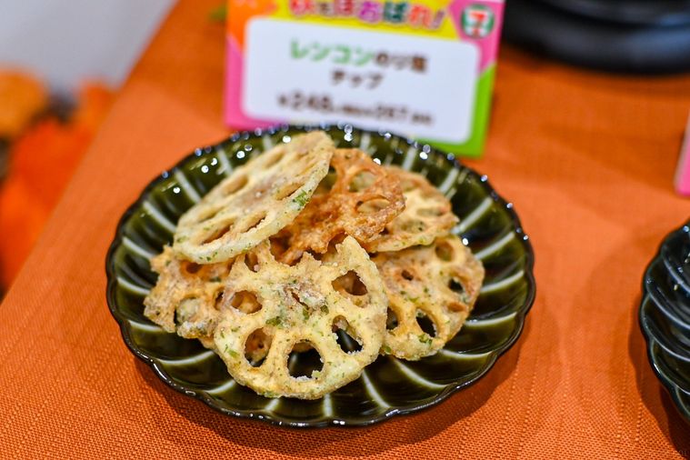 お皿にのったチップス