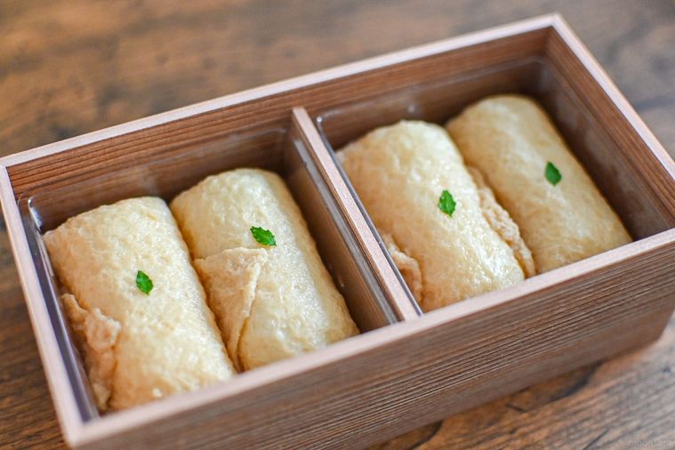 お稲荷さんを斜めから