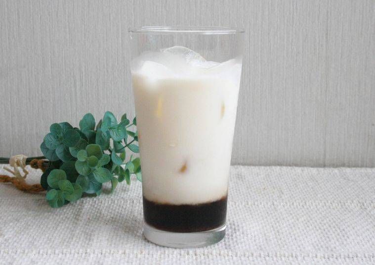 グラスに入ったカルーアミルク