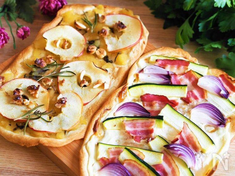 スライスした野菜がクリスピー生地にのったフラムクーヘン