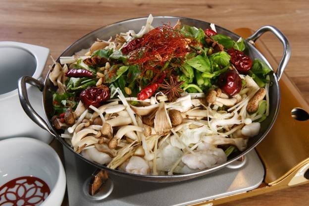 ぐるなびが選定！2025年のトレンド鍋®「アロマ鍋」とは？【おすすめの