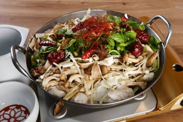 薬膳きのこもつ火鍋