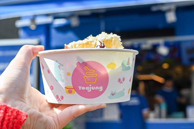 アイスのカップのパッケージのアップ