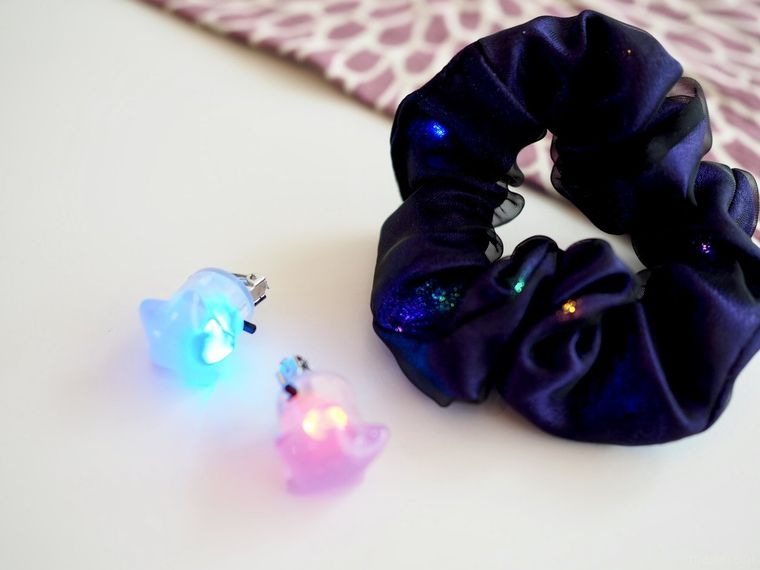 光るアクセサリー