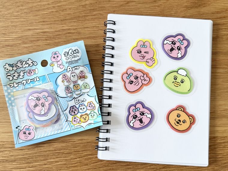 シール帳に並べたおぱんちゅうさぎ フレークシール