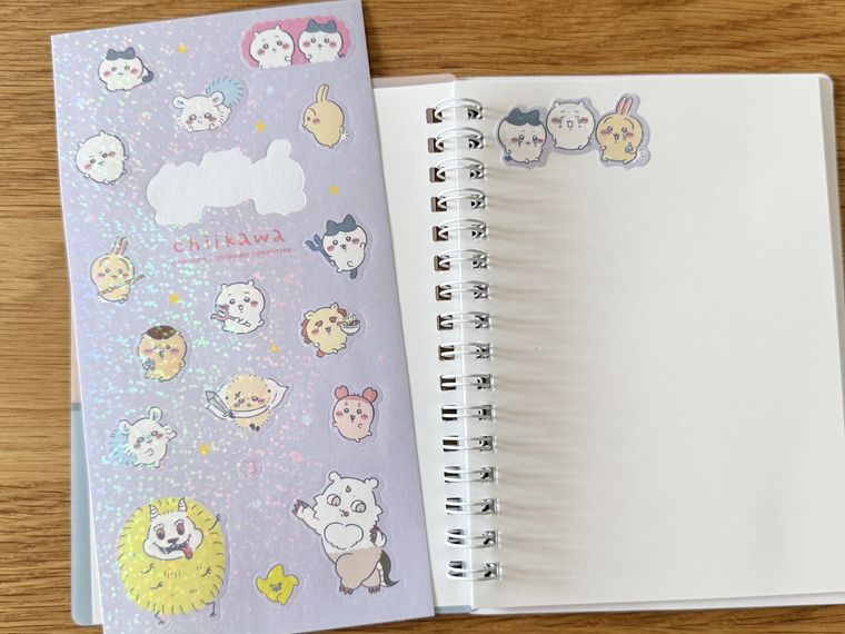 シール帳にはったちいかわキラキラシール