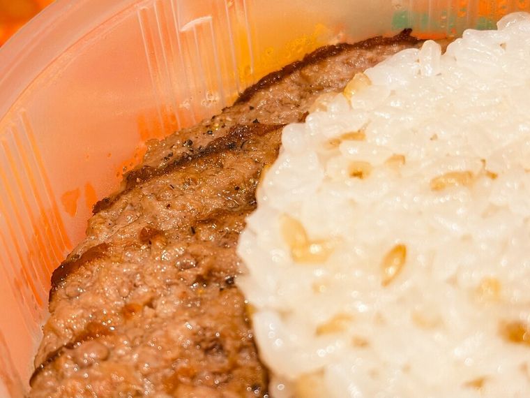 バーガーキングライス オン ザ ビーフのビーフパティ