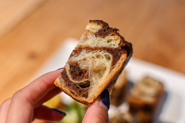 バブカを持っているところ