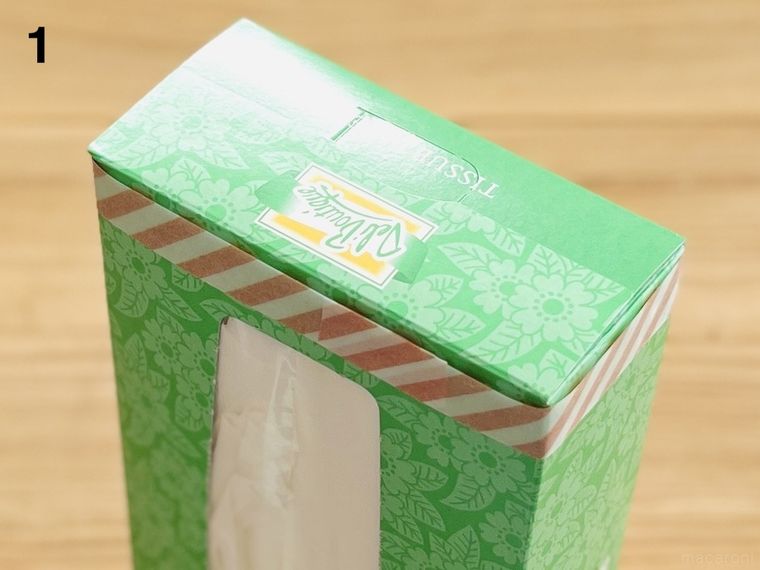 箱ティッシュにマスキングテープを巻き付けた様子