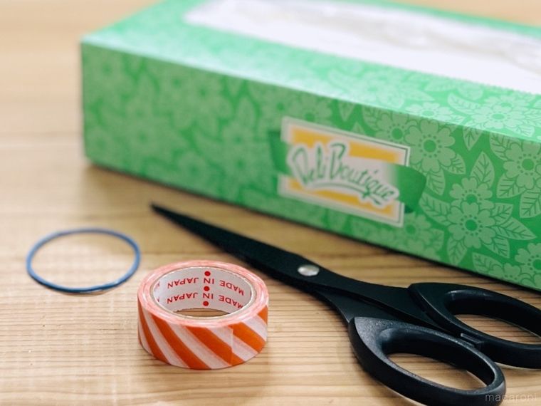 マスキングテープ、輪ゴム、ハサミ、箱ティッシュ