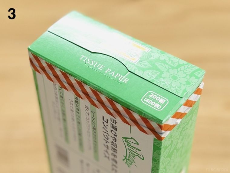 箱ティッシュにマスキングテープを巻き付けた様子