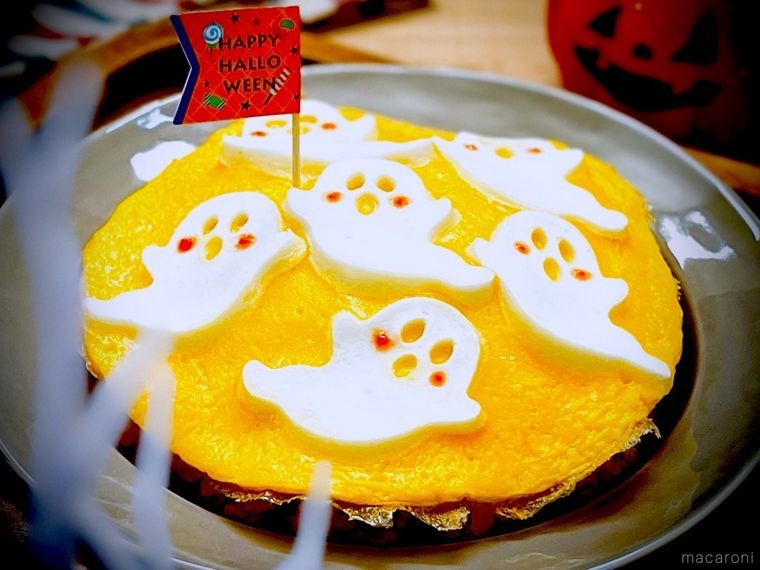 はんぺんで作ったおばけがのったハロウィンオムライス