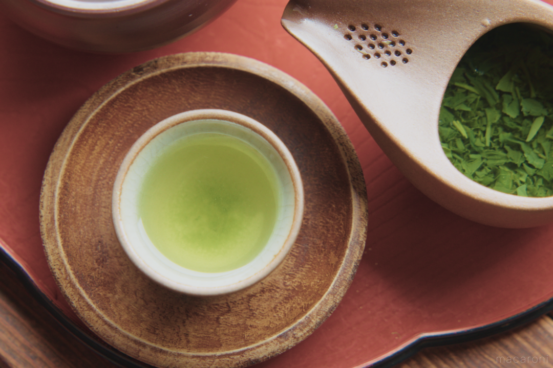 湯呑みのそそ注がれた伊勢茶