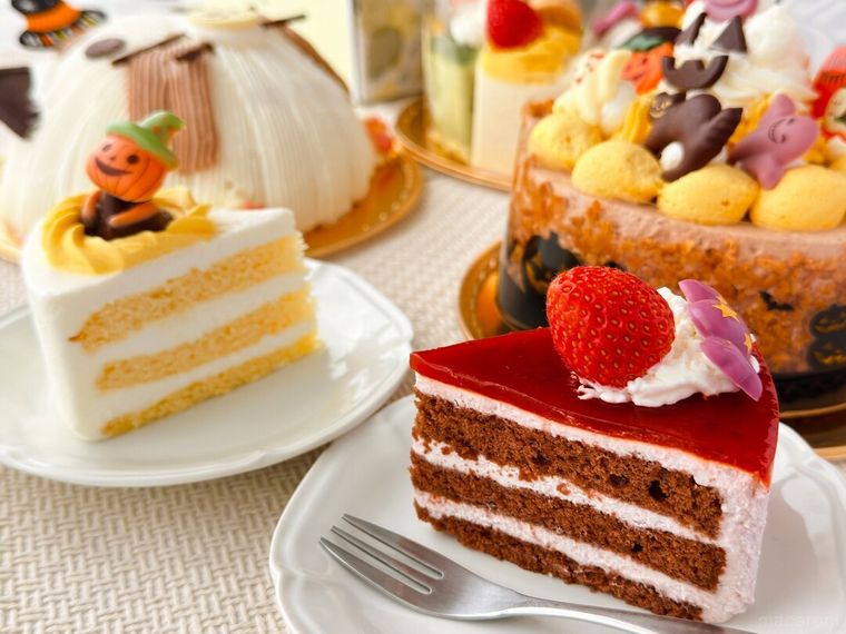 シャトレーゼのハロウィン限定ケーキが皿に盛り付けられている様子