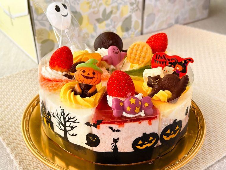 ハロウィン アソートデコレーション17cmがテーブルの上に置かれている様子