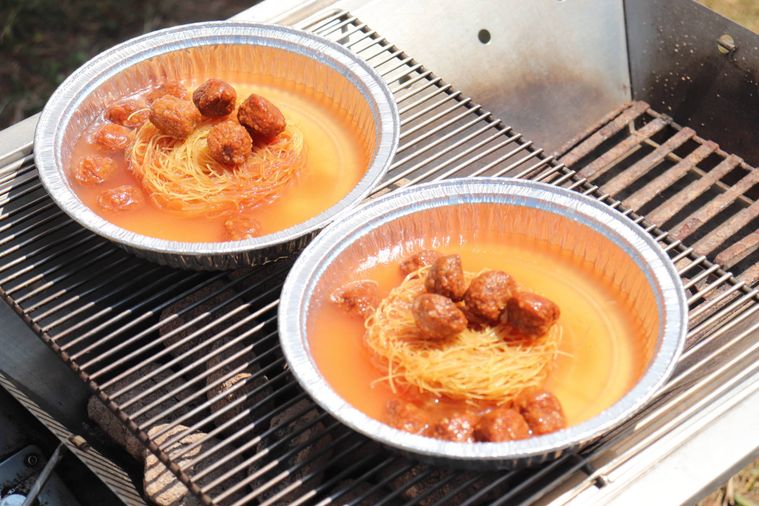 火をかけている様子