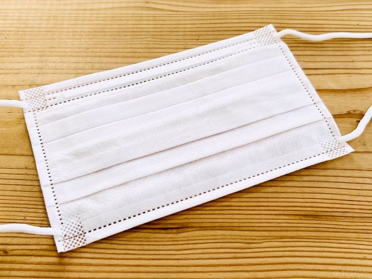 ピンク色のマスク