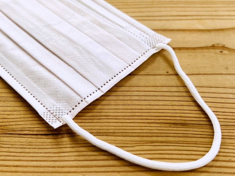 ピンク色のマスク